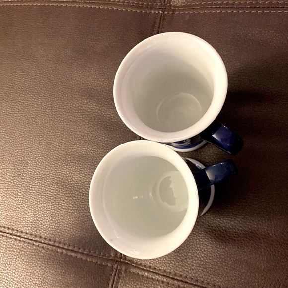 Vintage Asian Royal Blue and White Leaf classic ceramic hand-painted set of two - Picture 3 of 5